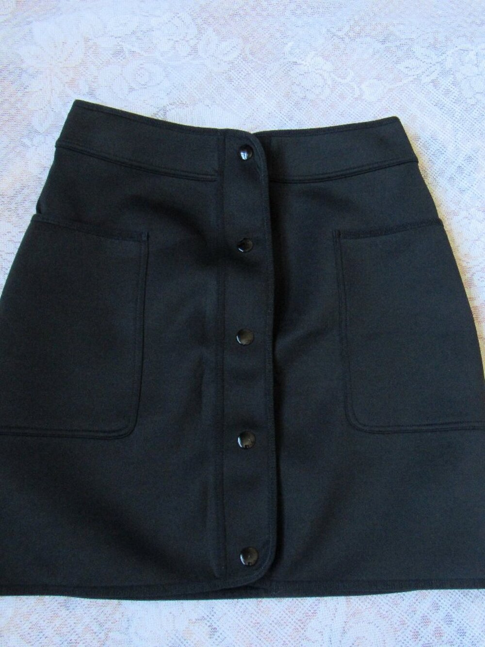 Sandro Paris Skirt, sz.1, Black, unlined,length 16.5in, waist 24in